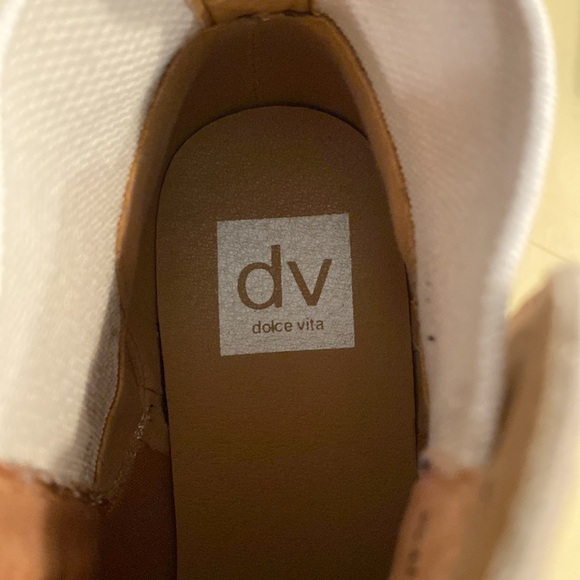 Dolce Vita‎ Taupe Ankle Slip on Boots.  Suede.  Size 7.  Maybe Worn Once. - Picture 8 of 8